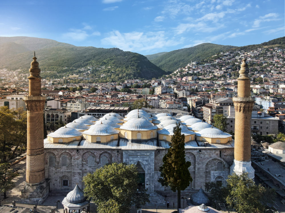 Bursa'da gezilebilecek tarihi yerler nereler? 2 006ulu cami 1000x750 1