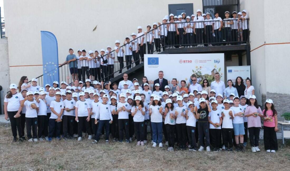 Bursa AB Bilgi Merkezi ile minik eller toprakla buluştu Avrupa Birliği (AB) tarafından finanse edilen ve Bursa Ticaret ve