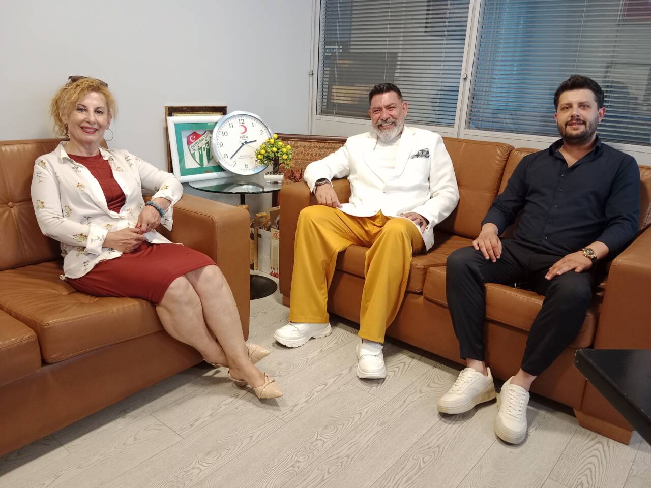 1 yazi icin anahtar parnti nilufer ilce baskani oner sevinc kadin kolu baskani gulsevin ozkan derebasi firat besbudak376021h3qez