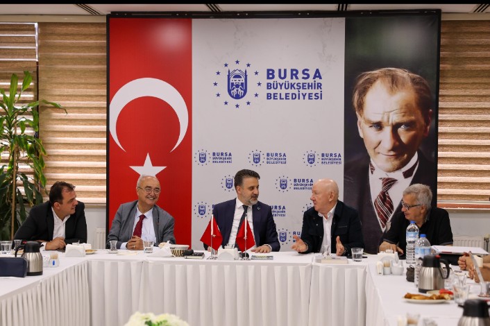 1 yazi icin buyuksehir belediye baskanvekili sahin biba bursa gazeteciler cemiyeti yonetimiyle bir araya geldi364442sgwaf