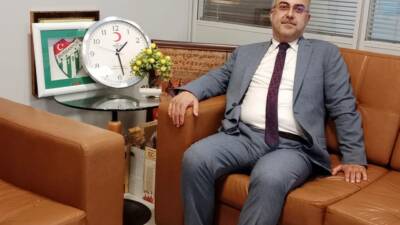 Olay Gazetesi Yazarı Ahmet Emin Yılmaz, CHP'de Yeşiltaş yönetiminin görevden
