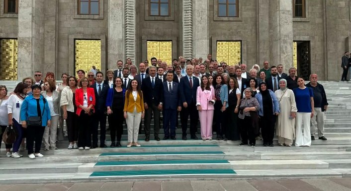 CHP resmen iki farklı parti oldu: Kürsü savaşları nasıl sonuçlanır?