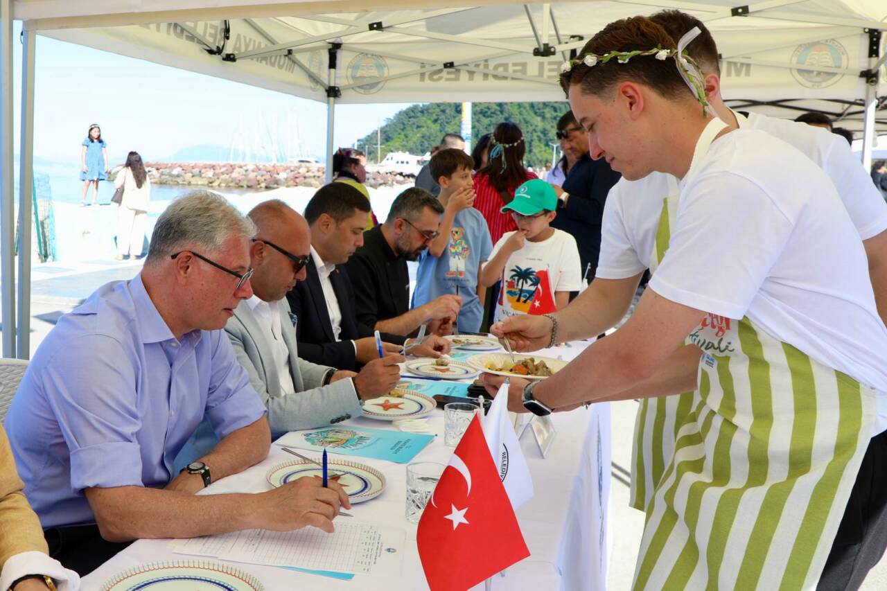 BASIN BÜLTENİ- GÖRÜNTÜLÜ-ZEYTİNİN EVİNDE FESTİVAL COŞKUSU