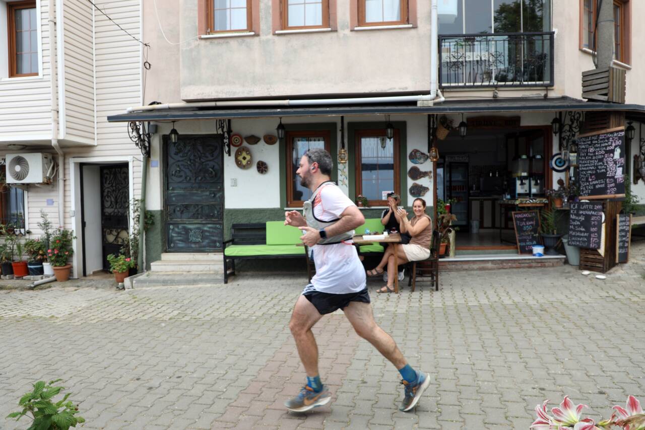 Bursa'nın turistik mahallesinde tarihi koşu! 12 Bursa'nın turistik mahallesinde tarihi koşu!