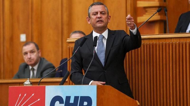 Özgür Özel’den Kılıçdaroğlu’na çağrı Partisinin grup toplantısında Kemal Kılıçdaroğlu'na 'derhal kurultay' çağrısı yapan CHP'nin