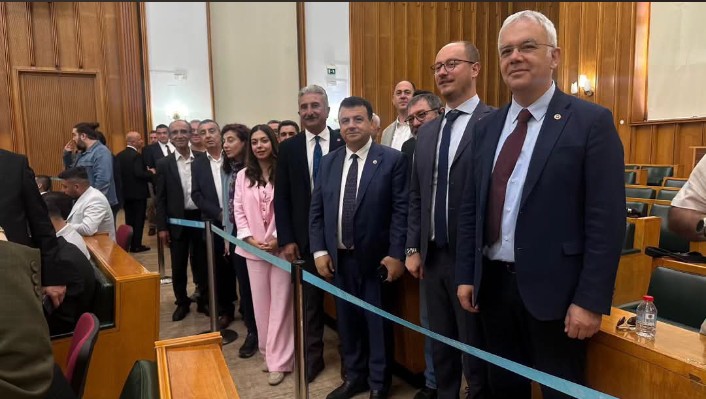 CHP resmen iki farklı parti oldu: Kürsü savaşları nasıl sonuçlanır?
