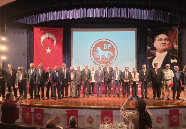 2 yazi icin dp kurultay delegeleri listesinde gecmiste partiyi temsil eden isimler