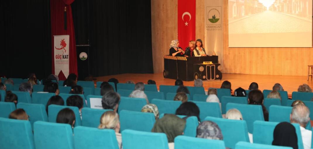 Toplumun sosyal yarasına sosyal formül: Anneleri güçlendirip çocuğu kazanmak! 8 2 yazi icin guc kat mesleklerinde bursanin ilk kadinlarini tiyatro sahnesine tasiyor37280wldfhj