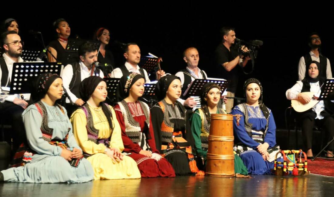 ‘Kuzeyin Ezgileri’ Bursalılarla buluştu Bursa Büyükşehir Belediyesi tarafından “Kuzeyin Ezgileri” temasıyla düzenlenen Türk Halk