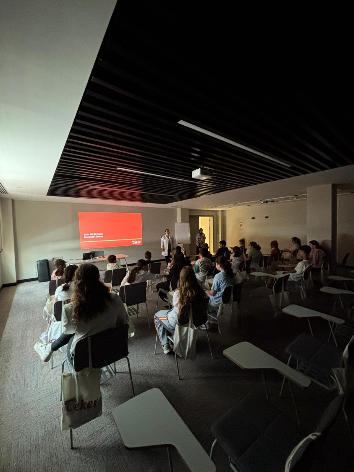 Bursalı öğrenciler süt fabrikasını gezdi 1 37283mtzhmmzkzt1