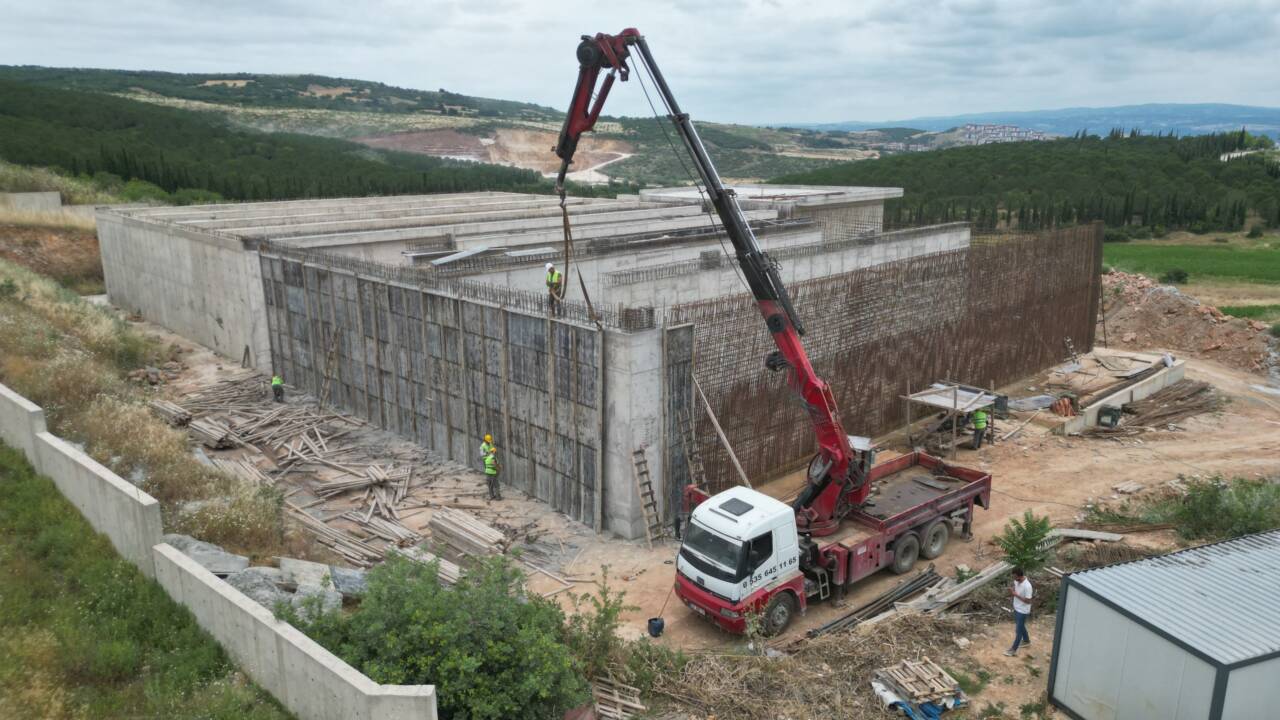 BUSKİ tarafından İnegöl Karalar Mahallesi’nde yapımı süren 10 bin metreküplük