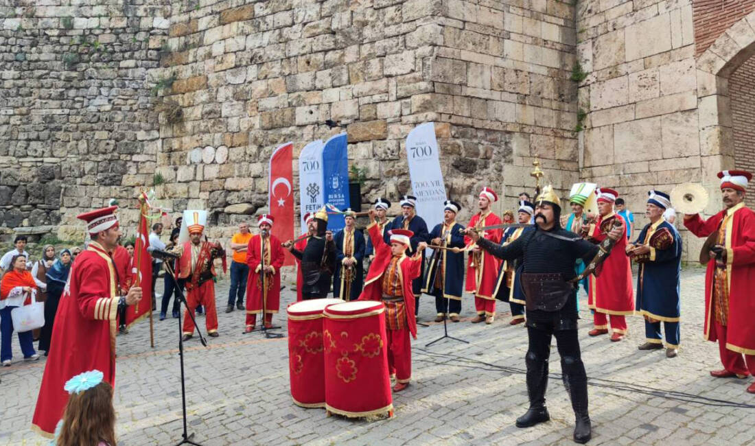 Saltanat Kapı’dan mehter sesleri yükseldi Bursa Büyükşehir Belediyesi, Bursa’nın Fethi’nin 700’üncü yıl dönümü etkinlikleri kapsamında