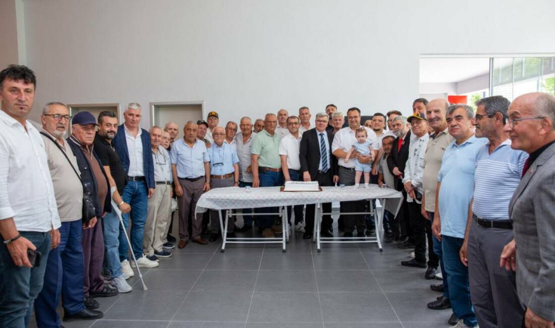 Bursa’da şehit ve gazi babalarına anlamlı ziyaret Bursa Büyükşehir Belediyesi, Babalar Günü kapsamında şehit ve gazi babalarını
