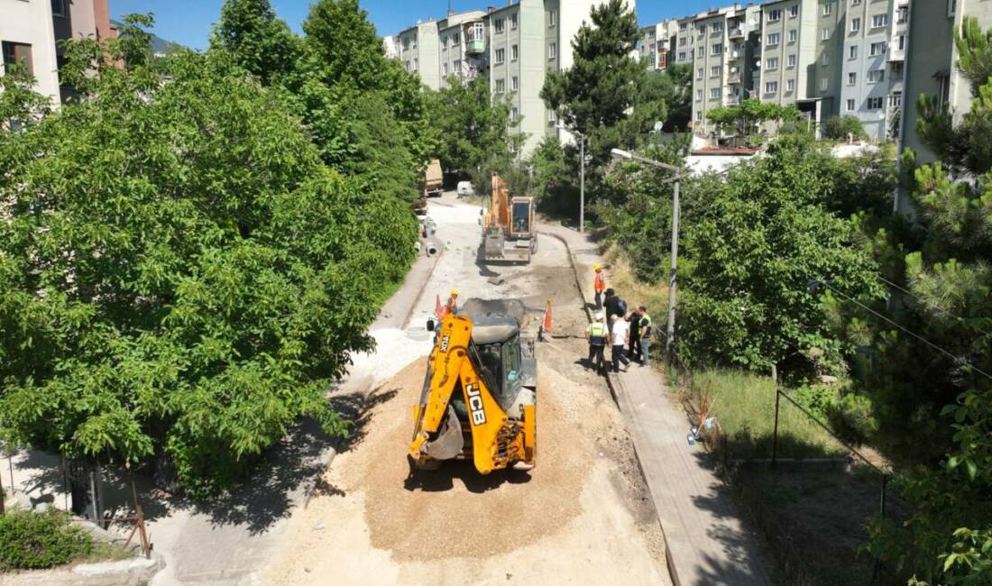 Bursa İnegöl’de altyapı hamlesi Şehrin altyapısını güçlendirmek adına yatırımlarını sürdüren Bursa Büyükşehir Belediyesi, İnegöl