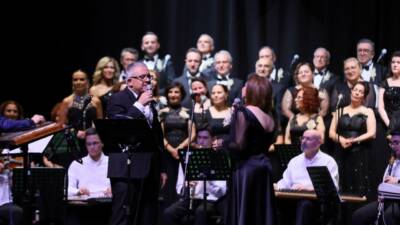 Bursa Büyükşehir Belediyesi, düzenlediği konser, tiyatro, sergi ve söyleşi gibi