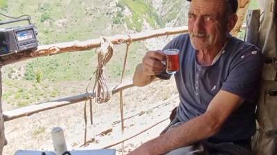 Erzincan'da hayvancılıkla geçimini sağlayan İbrahim Aydemir (57), 40 yıldır, yılın