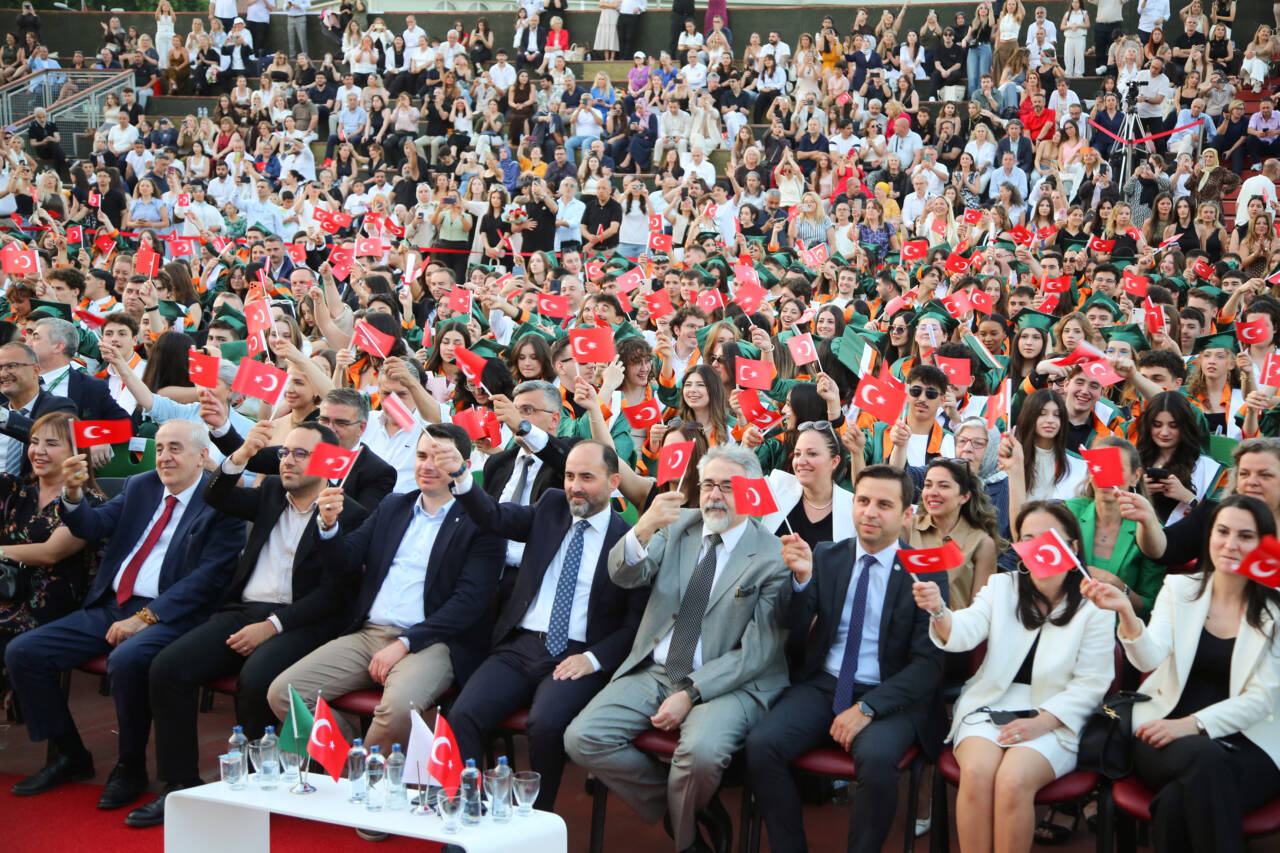 Bursa Doğa Koleji'nde mezuniyet gururu