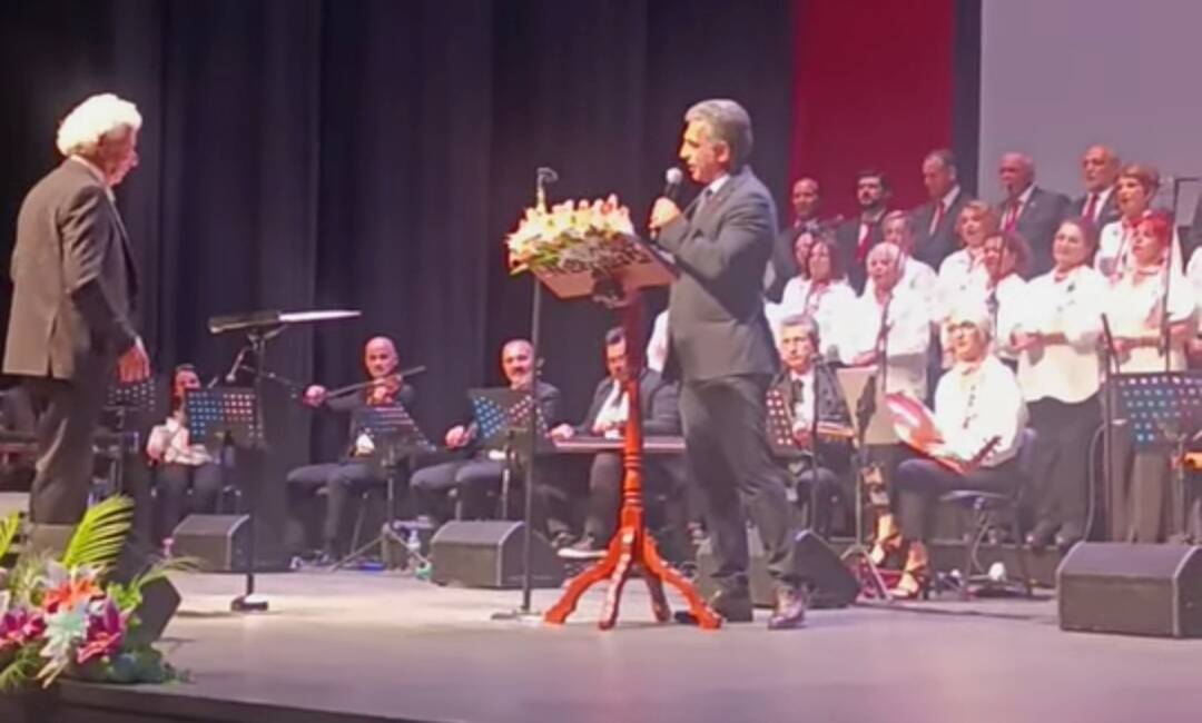 Bursa’nın sanatçı kimlikli Belediye Başkanı! Sesiyle mest etti… Olay Gazetesi Yazarı Ahmet Emin Yılmaz, Gemlik Belediye Başkanı Şükrü