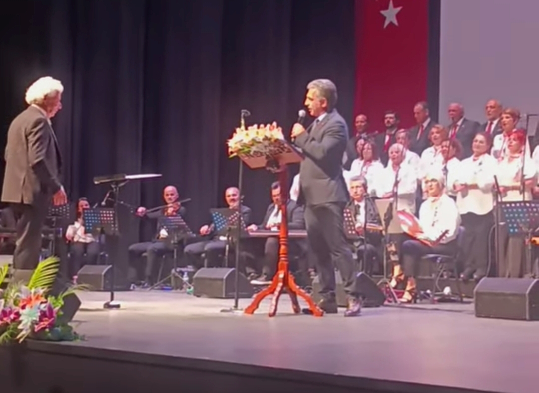 5 yazi icin gemlik belediye baskani sukru deviren nilufer musiki dernegi konseri sef m aydin atalay37402fwycp2