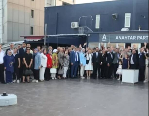 6 yazi icin farkli partilerde siyaset yapan isimler anahtar partiye