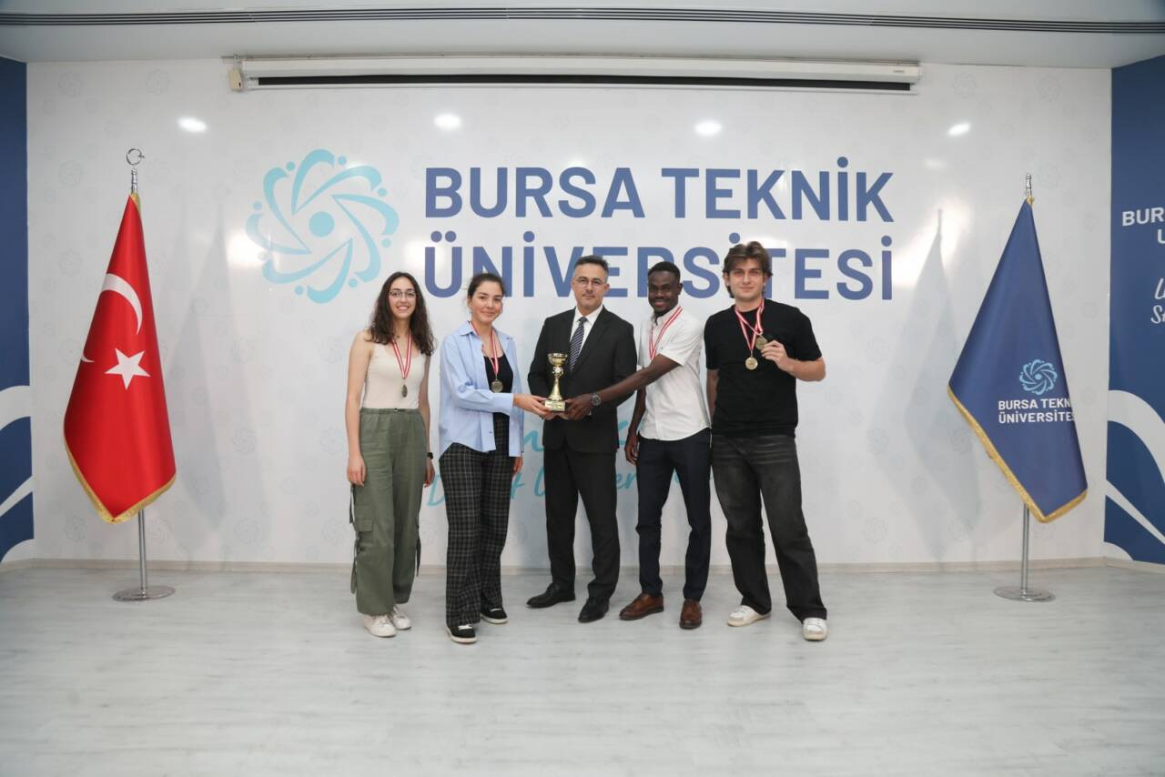 Bursa Teknik Üniversitesi'nde ödül zamanı 2