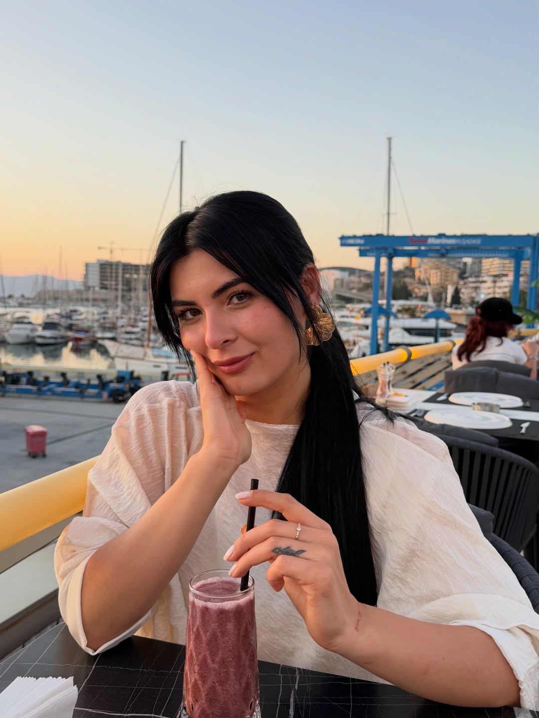 Gelinliği olay oldu...