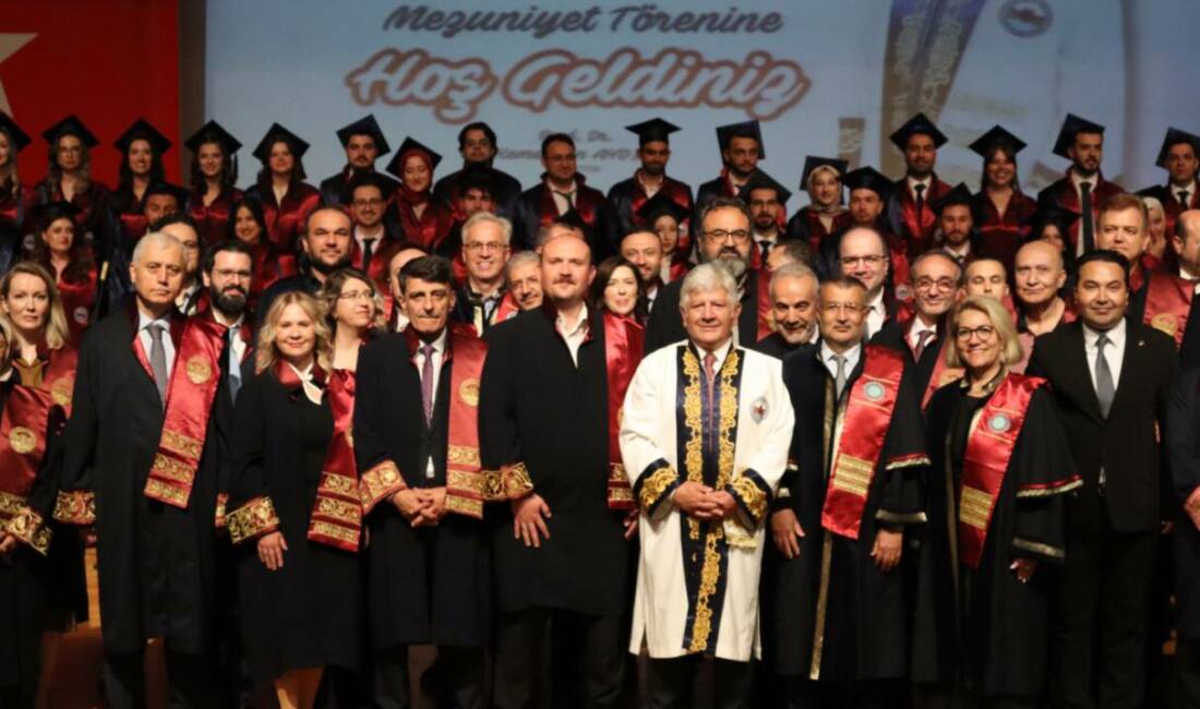 Sağlık Bilimleri Üniversitesi (SBÜ) Bursa Tıp Fakültesi, düzenlenen törenle ilk