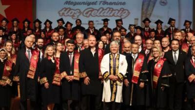 Sağlık Bilimleri Üniversitesi (SBÜ) Bursa Tıp Fakültesi, düzenlenen törenle ilk