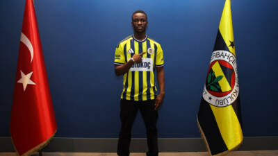 Fenerbahçe, Senegalli futbolcu Amara Diouf'u renklerine bağladı.