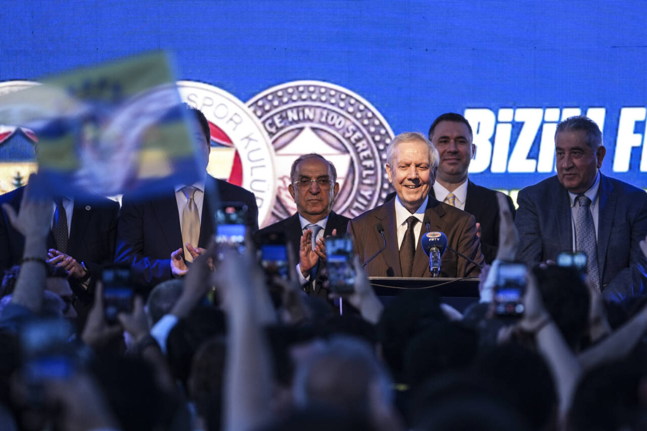 aa 20260603 41570839 41570834 azizyildirimistanbuldakongreuyeleriylebirarayageldi