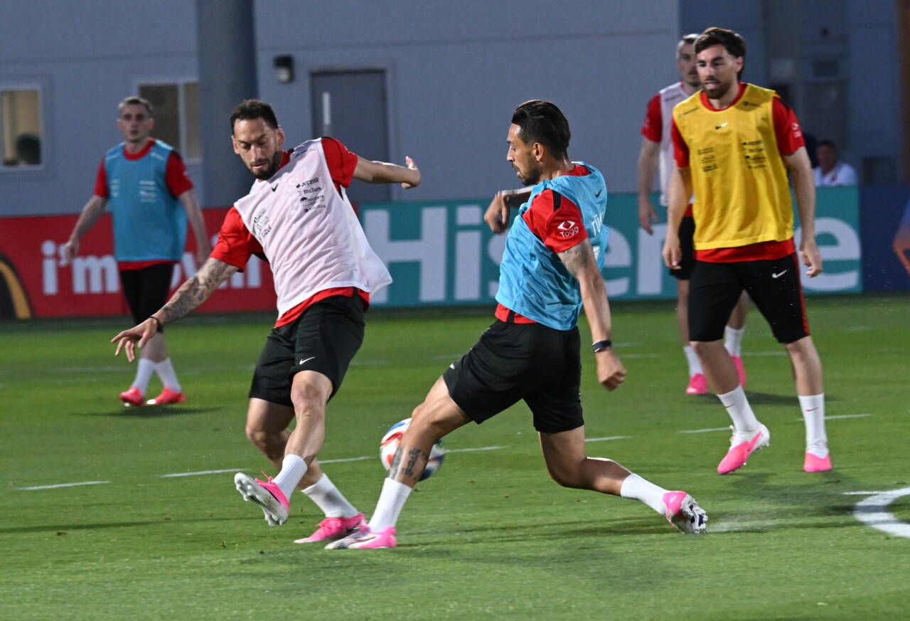 A Milli Takım'a Arizona'da ilgi büyük! Sıcaklık 40 derecenin üstünde 30 aa 20260609 41618483 41618468 amillifutboltakimiarizonadakiilkidmaninitaraftaresligindeyapti