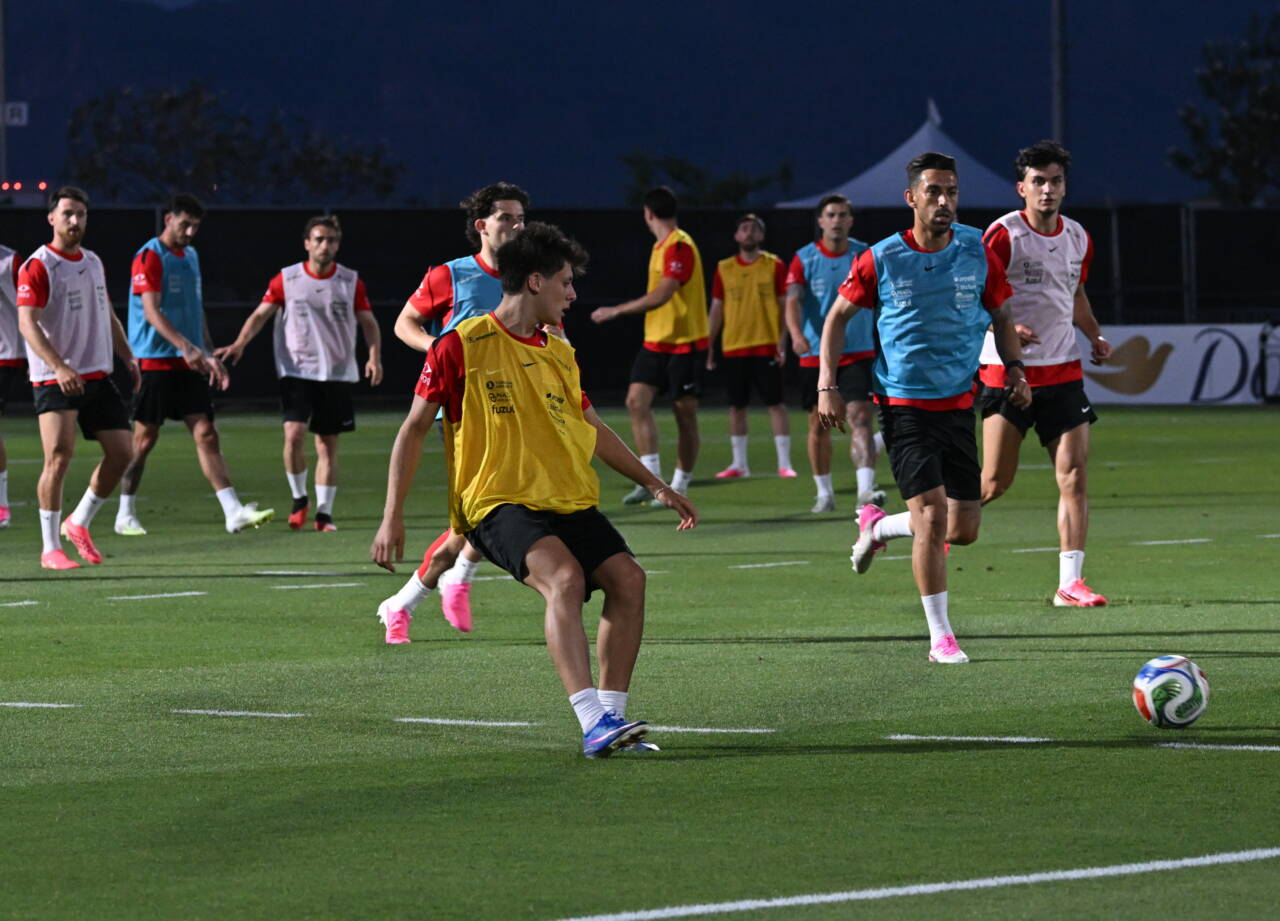 A Milli Takım'a Arizona'da ilgi büyük! Sıcaklık 40 derecenin üstünde 32 aa 20260609 41618483 41618471 amillifutboltakimiarizonadakiilkidmaninitaraftaresligindeyapti