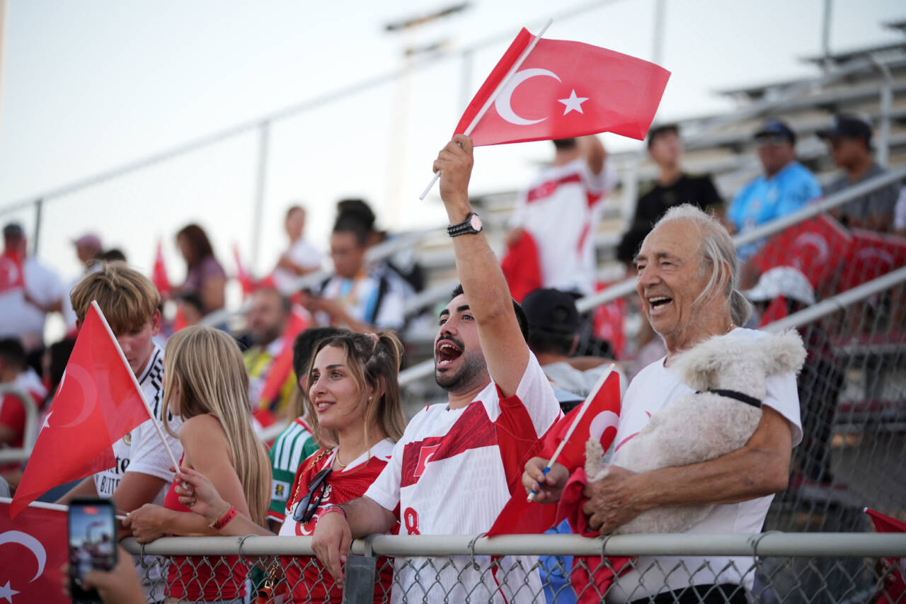 A Milli Takım'a Arizona'da ilgi büyük! Sıcaklık 40 derecenin üstünde 40 aa 20260609 41618483 41618479 amillifutboltakimiarizonadakiilkidmaninitaraftaresligindeyapti