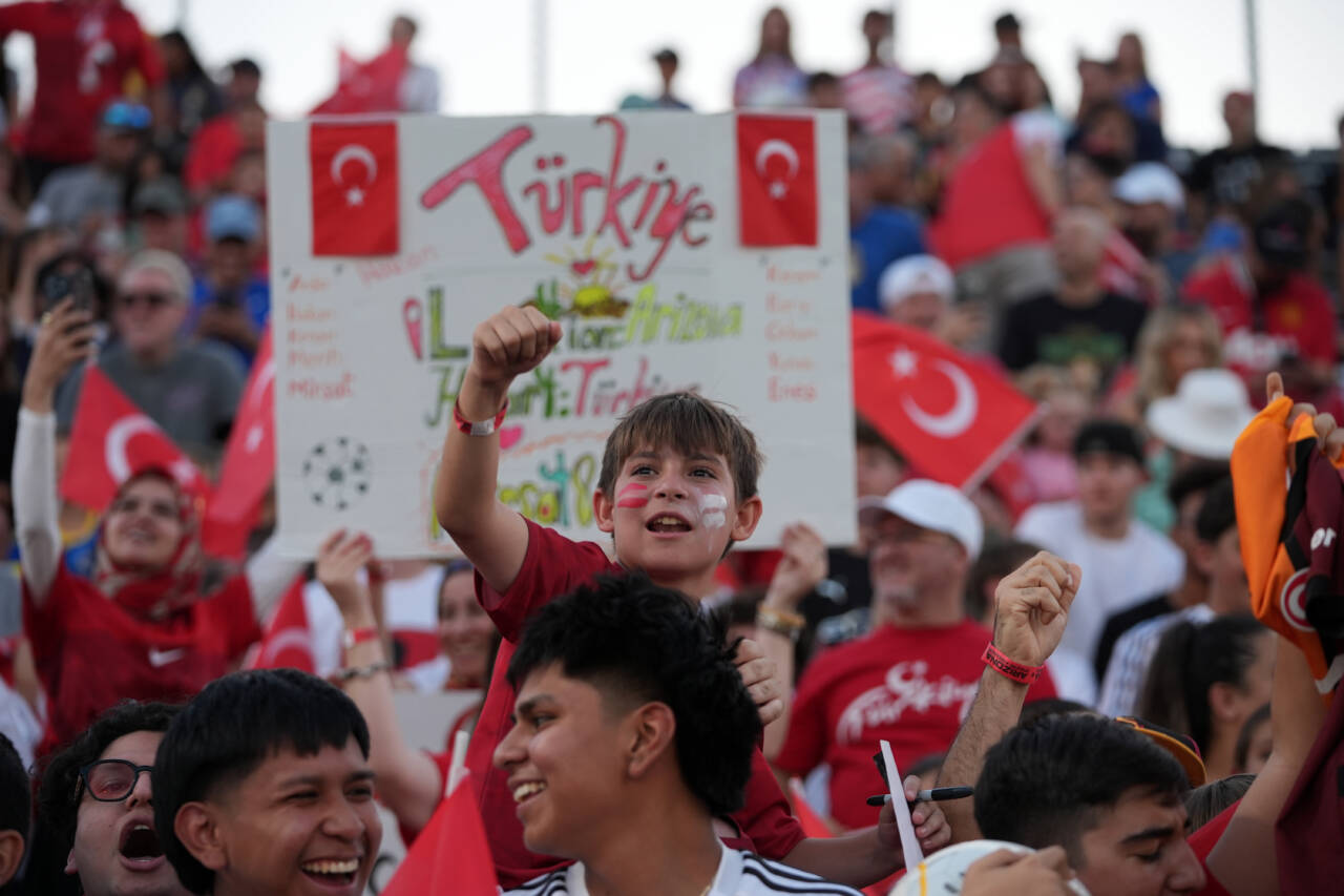A Milli Takım'a Arizona'da ilgi büyük! Sıcaklık 40 derecenin üstünde 41 aa 20260609 41618483 41618480 amillifutboltakimiarizonadakiilkidmaninitaraftaresligindeyapti