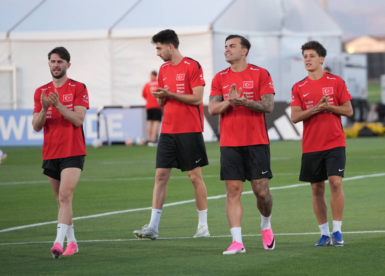 A Milli Takım'a Arizona'da ilgi büyük! Sıcaklık 40 derecenin üstünde 23 aa 20260609 41618896 41618877 amillifutboltakimiarizonadakiilkidmaninitaraftaresligindeyapti