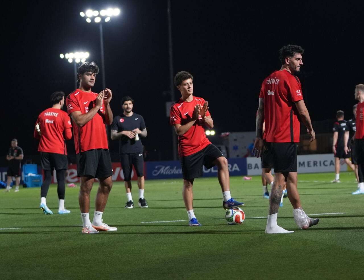 A Milli Takım'a Arizona'da ilgi büyük! Sıcaklık 40 derecenin üstünde 4 aa 20260609 41618896 41618881 amillifutboltakimiarizonadakiilkidmaninitaraftaresligindeyapti