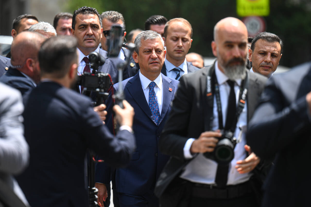 Özgür Özel ve ekibi Parti Meclisi'nden istifa ediyor 1 aa 20260609 41621350 41621347 tbmmonundechplilerarasindaarbedeyasandi 1