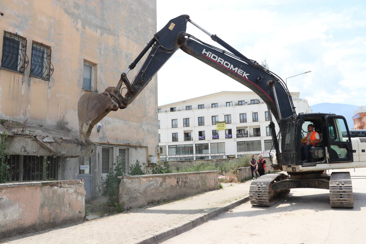 Bursa'da 30 yıllık hayali gerçekleştirecek yıkım! Bakın bu alan ne olacak? 4 aa 20260609 41622058 41622052 gursukentmeydaniprojesikapsamindabinayikimigerceklestirildi
