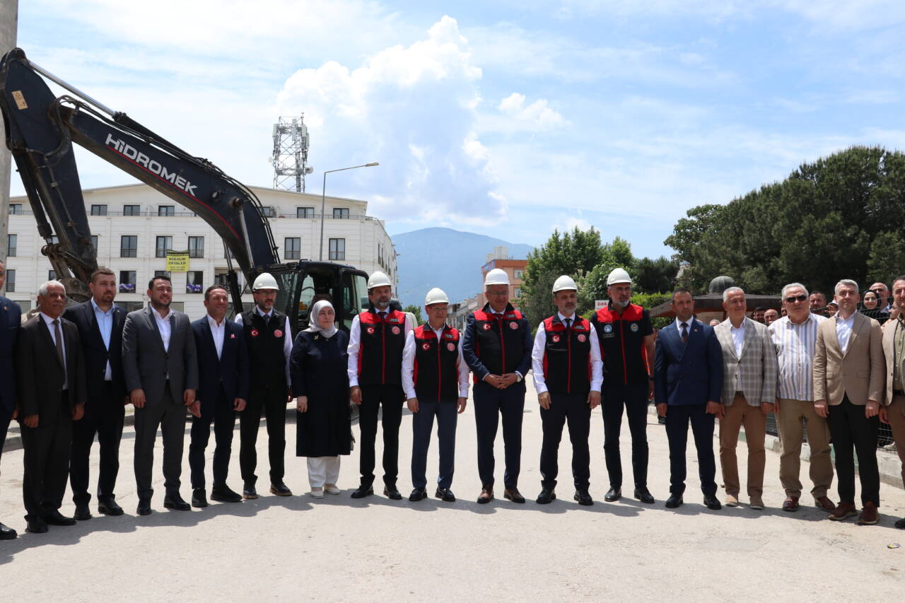 Bursa'da 30 yıllık hayali gerçekleştirecek yıkım! Bakın bu alan ne olacak? 1 aa 20260609 41622058 41622053 gursukentmeydaniprojesikapsamindabinayikimigerceklestirildi