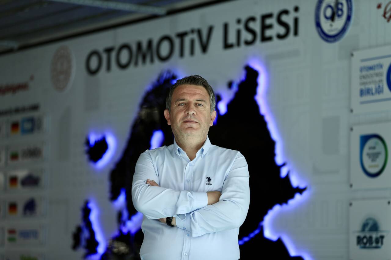 Bursa'da lise öğrencileri otonom robot yaptı 3 aa 20260624 41768568 41768565 ogrencileringelistirdigiotonomrobotidarecilereokuldakiolumsuzdurumlariiletiyor