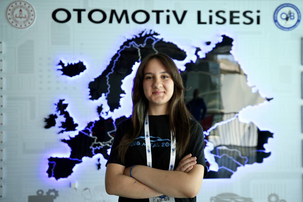 Bursa'da lise öğrencileri otonom robot yaptı 4 aa 20260624 41768568 41768566 ogrencileringelistirdigiotonomrobotidarecilereokuldakiolumsuzdurumlariiletiyor