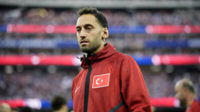 A Milli Takım'ın kaptan Hakan Çalhanoğlu, Türkiye'ye döner dönmez eleştirilere
