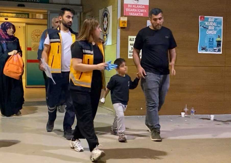 Bursa'nın İnegöl ilçesinde evde oyun oynarken elektrik prizine parmağını sokarak