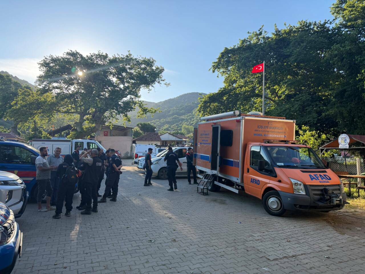 Bursa'da kayıp alarmı 2 ailesiyle tartisip evden ayrilan suer ormanda araniyor 7e557b590417