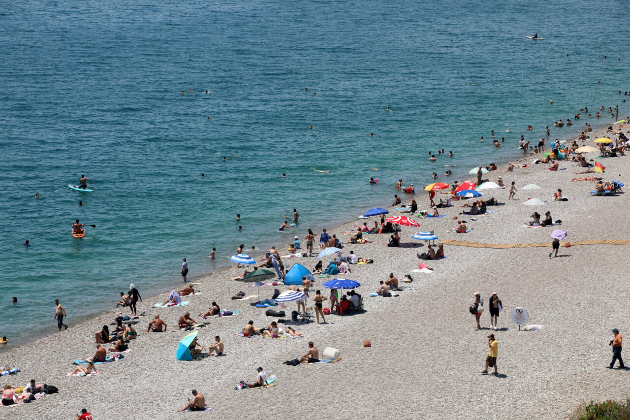Antalya sahilleri doldu taştı 1 antalya sahilleri doldu tasti 6639d5429678