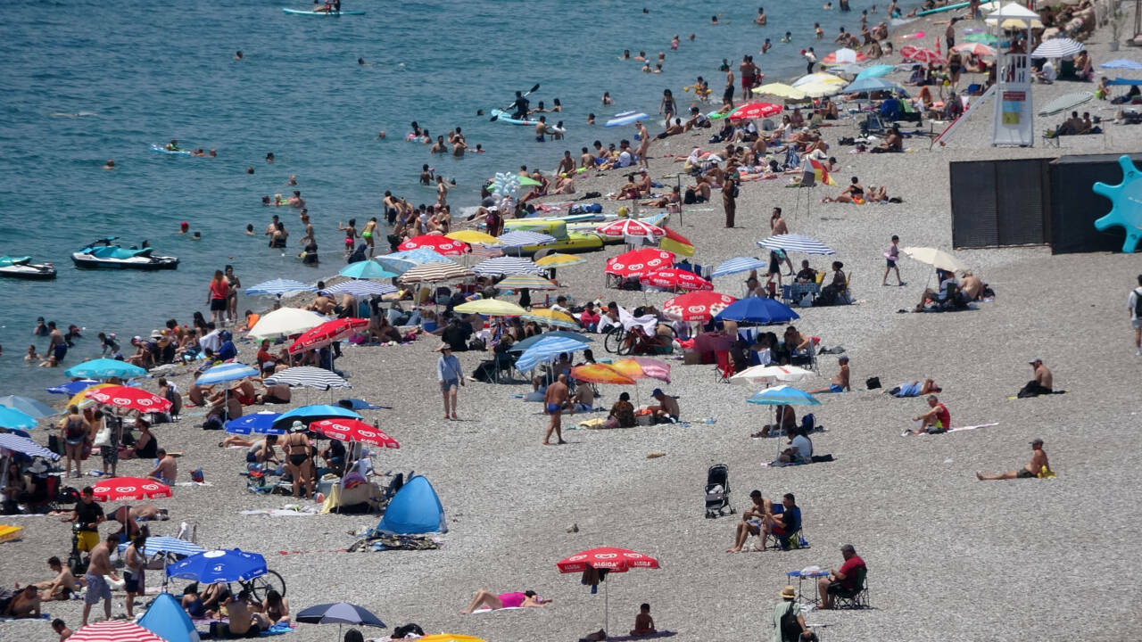 Antalya sahilleri doldu taştı 2 antalya sahilleri doldu tasti 757eac2aee10