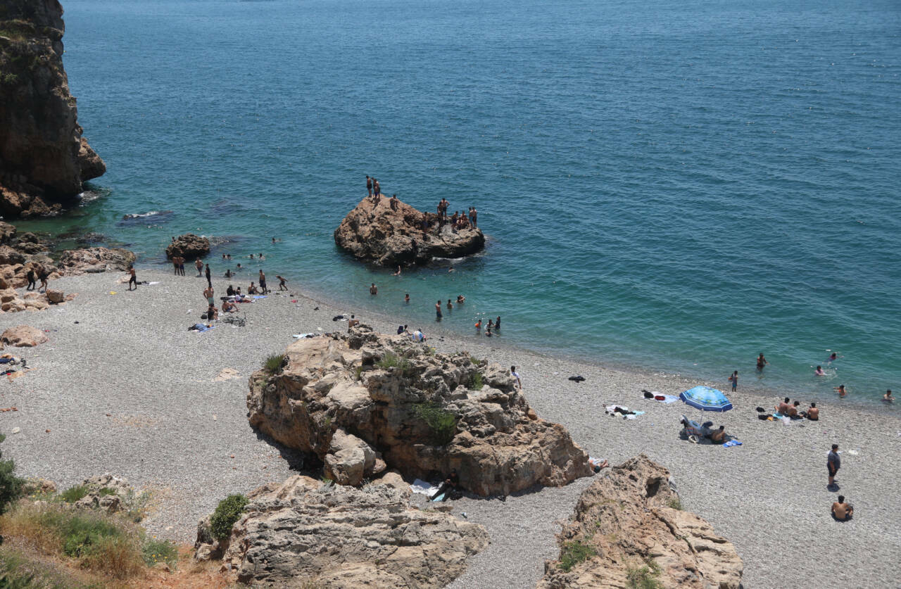 Antalya sahilleri doldu taştı 5 antalya sahilleri doldu tasti ba0cb21a0625