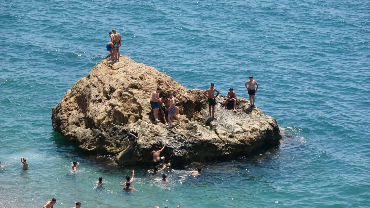 Antalya sahilleri doldu taştı 4 antalya sahilleri doldu tasti d4bf4e9fbbc5