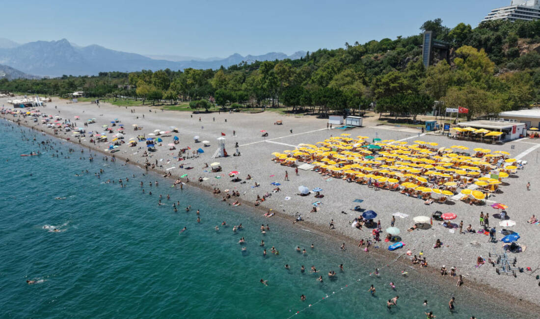 Antalya'da etkisini artıran sıcak hava dalgasıyla birlikte kentteki termometreler 41