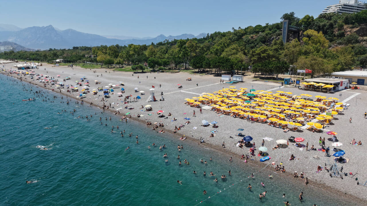 antalyanin bunaltici havasina mavi sularda serinlik aradilar 515a53e1d4c0
